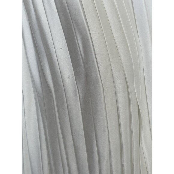 Elegant White Pleated Dress - Picture 12 of 14